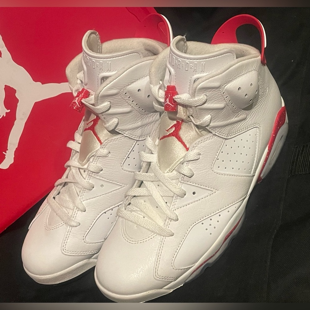 Jordan 6 Retro
Red Oreo